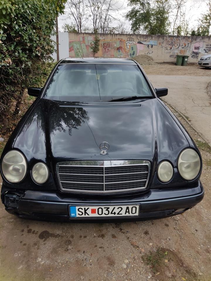 Mercedes-E220-1996