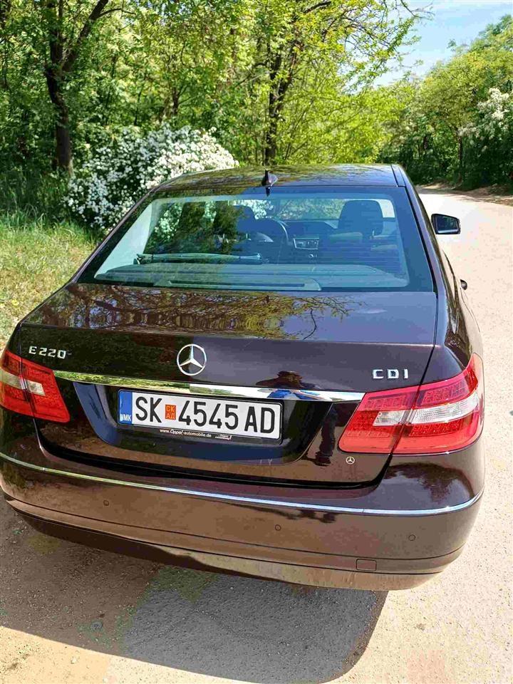 Prodavam--ili-menuvam-----Mercedes-e220---212--2010-godina