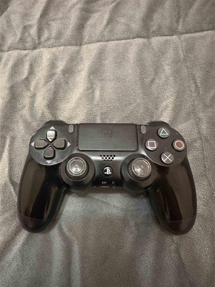 Se-prodava-ps4