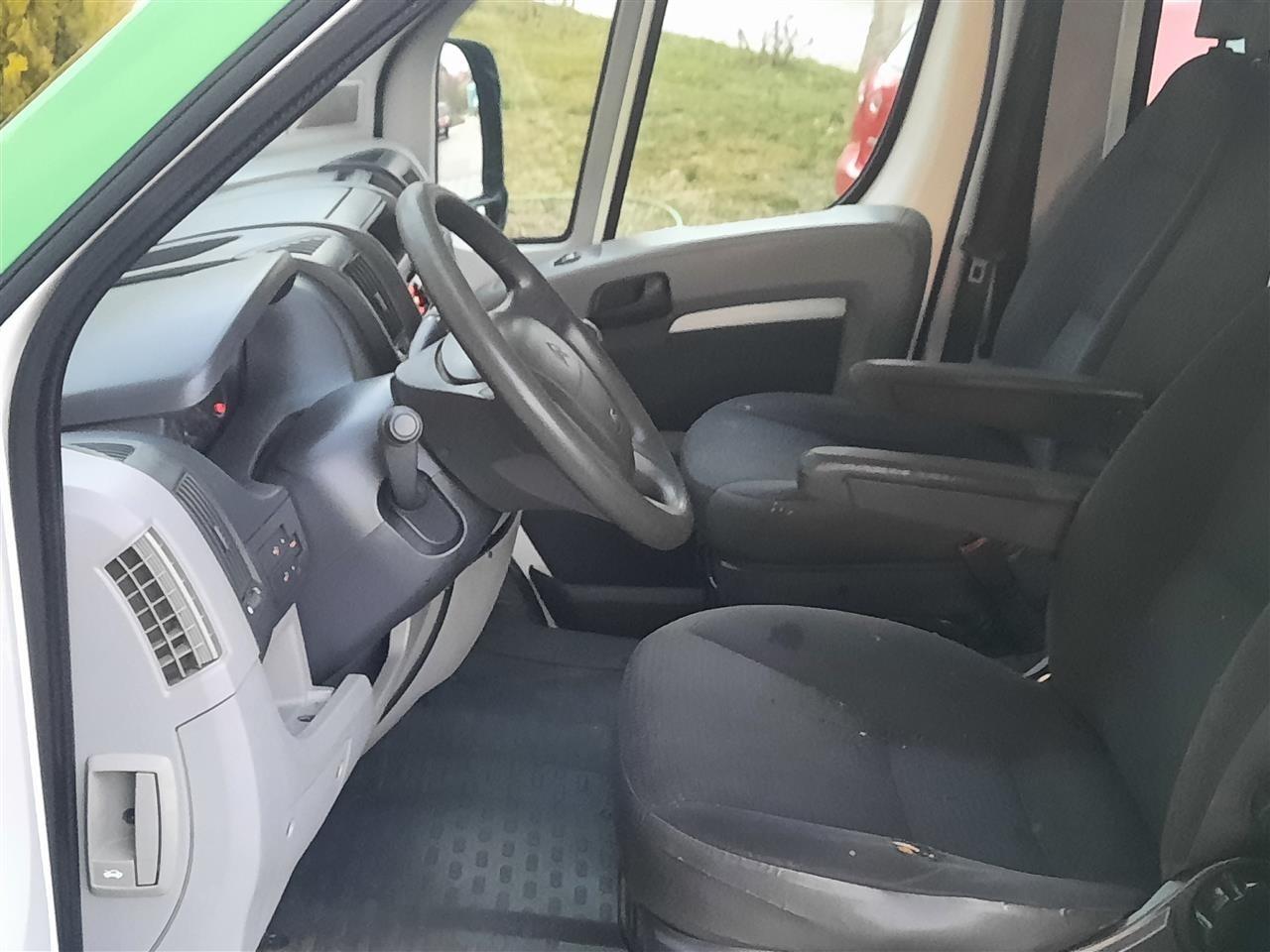 Citroen-Jumper-2-2-HDI--7-sedista