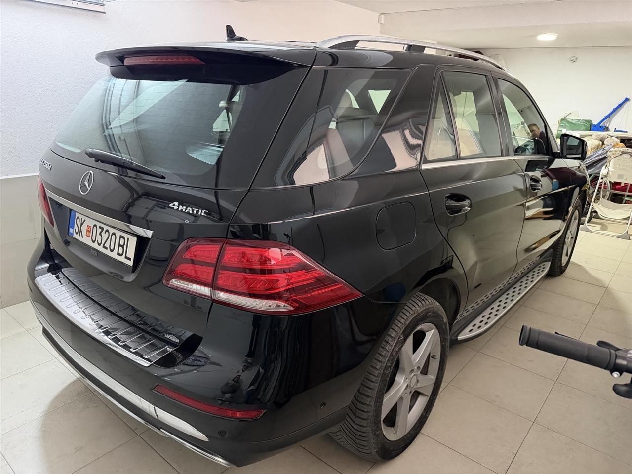 Mercedes-benz-GLE-250d--full-oprema--gumi-all-seasons