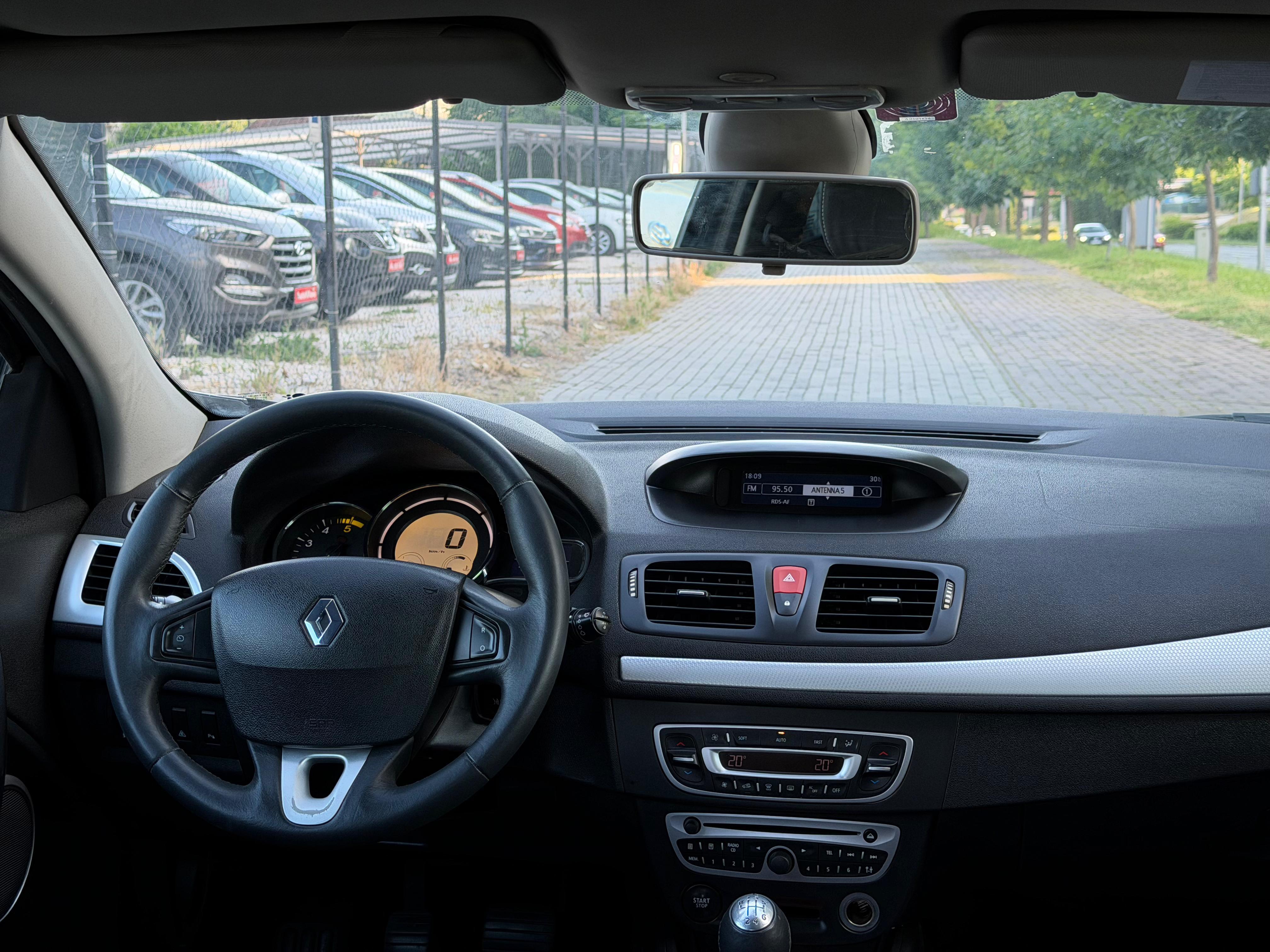 RENAULT-MEGANE-COUPE-1-5DCi-2010