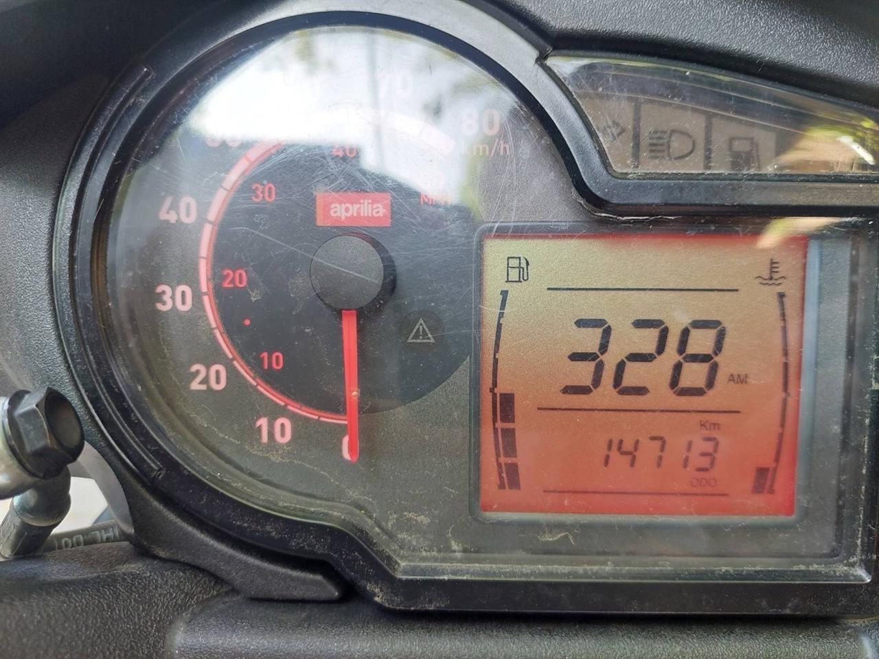 Se-prodava-aprilia-sr-50
