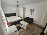 Iznajmuvam Centar (Drzavna)  nov ednosoben 200 eur