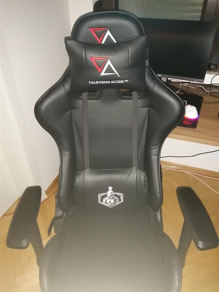 Curved clearance gaming chair