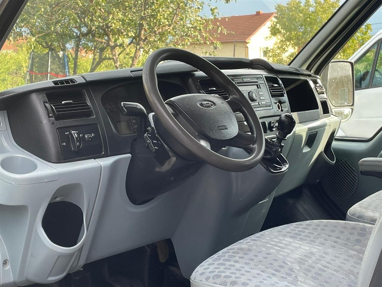 FORD-TRANSIT-TDCI---7-SEDISTA-2013-GOD-KAMJONETA