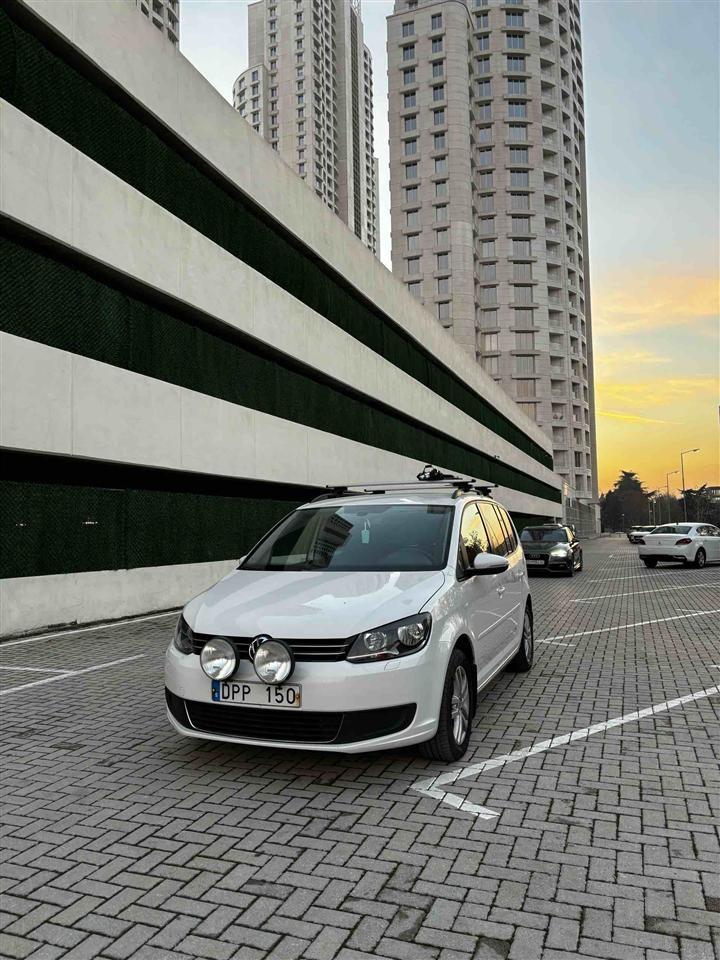 VW-Touran-1-4-TSI--150ks--7-sedišta-Benzin-Metan