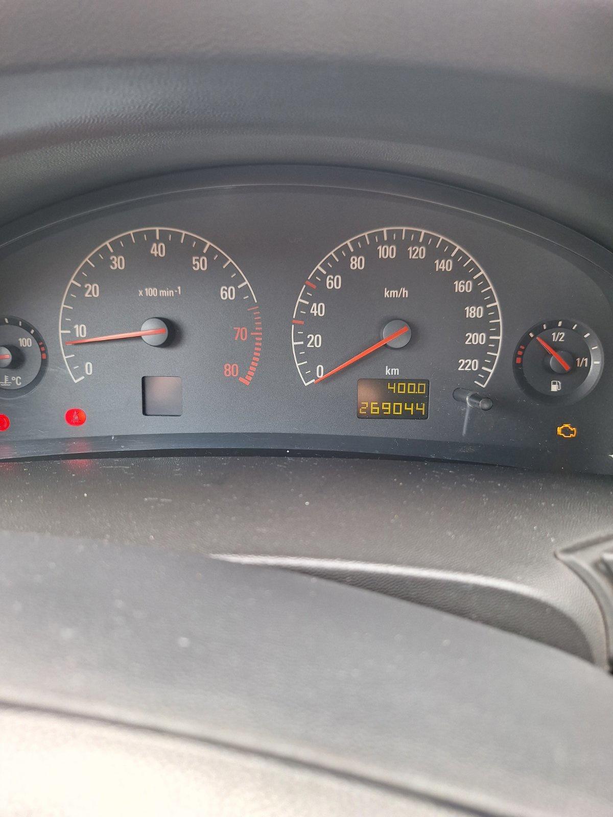 VECTRA-C-1-8-pali-vozi-so-PLIN--benzin-ITNO---