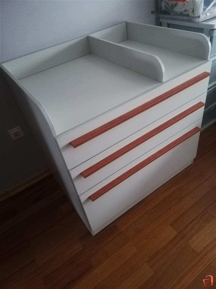 Fiokar So Natkasna Za Previvanje Na Bebe Skopje