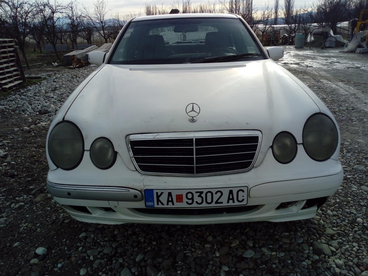 Mercedes-Benz-E220-CDI
