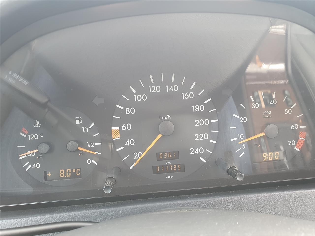 Mercedes-C220--SVAJCARSKI-