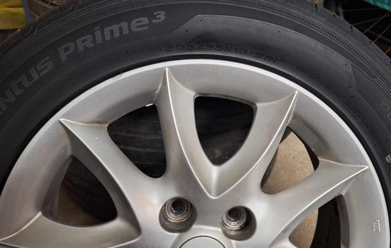 Se-prodavaat-aluminiumski-bandasi-16-so-letni-gumi-Hankook