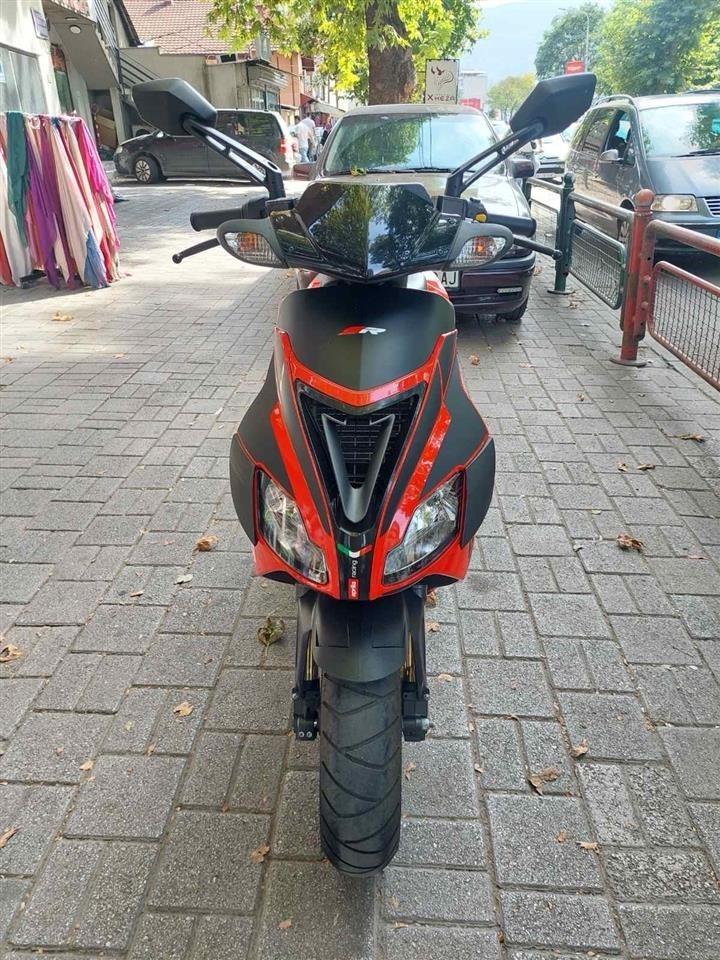Se-prodava-aprilia-sr-50
