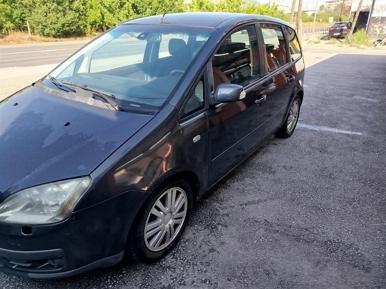 Se-prodava-ford-c-max