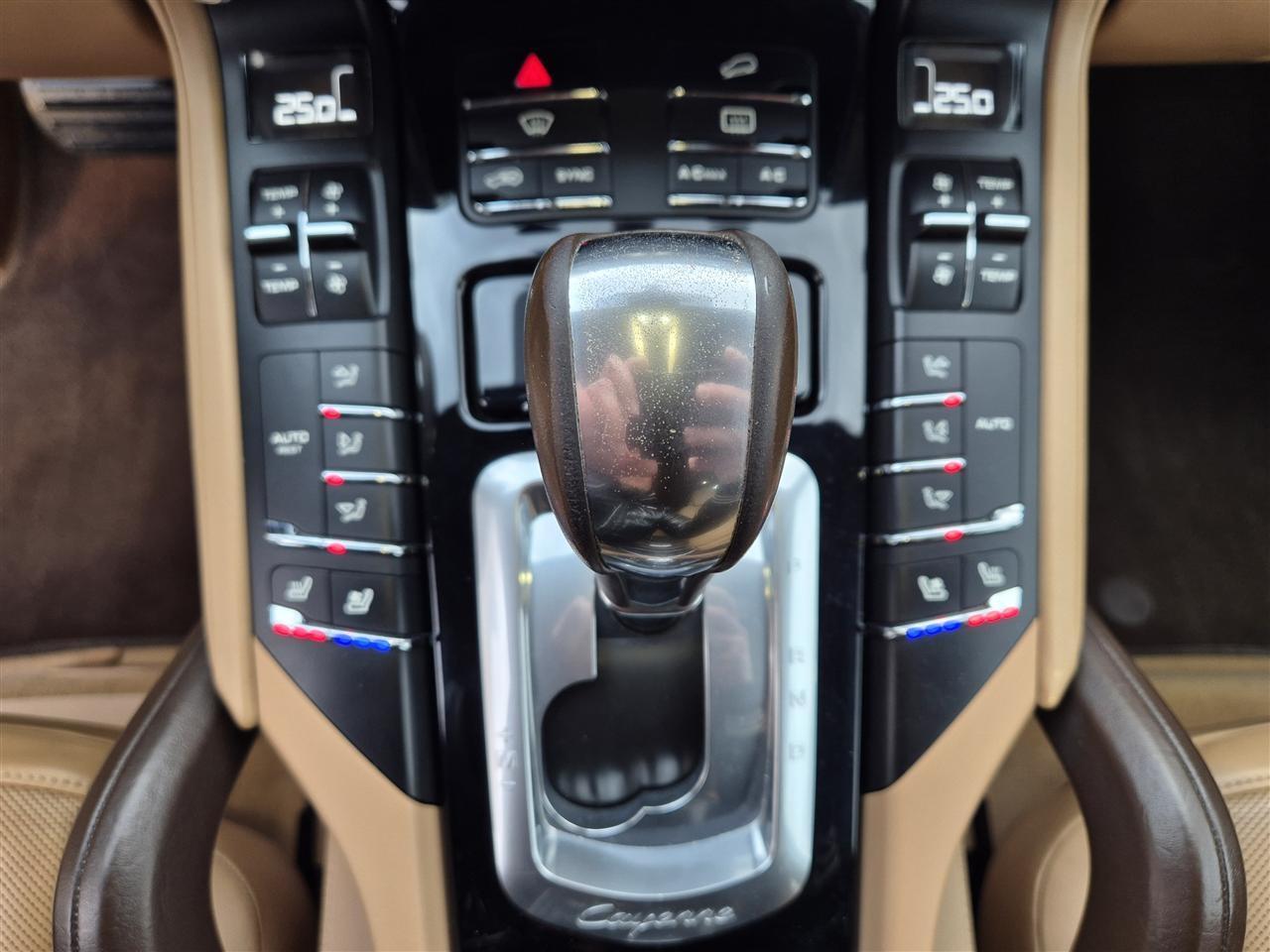 Porsche-Cayenne-3-0d-262ks-2015-16g-ekstra-ful-kako-nov