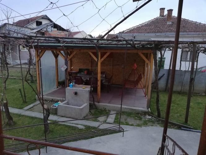 KUKA VO BUTEL NA UBAVA LOKACIJA