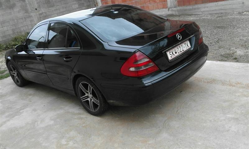 Mercedes-E220--02