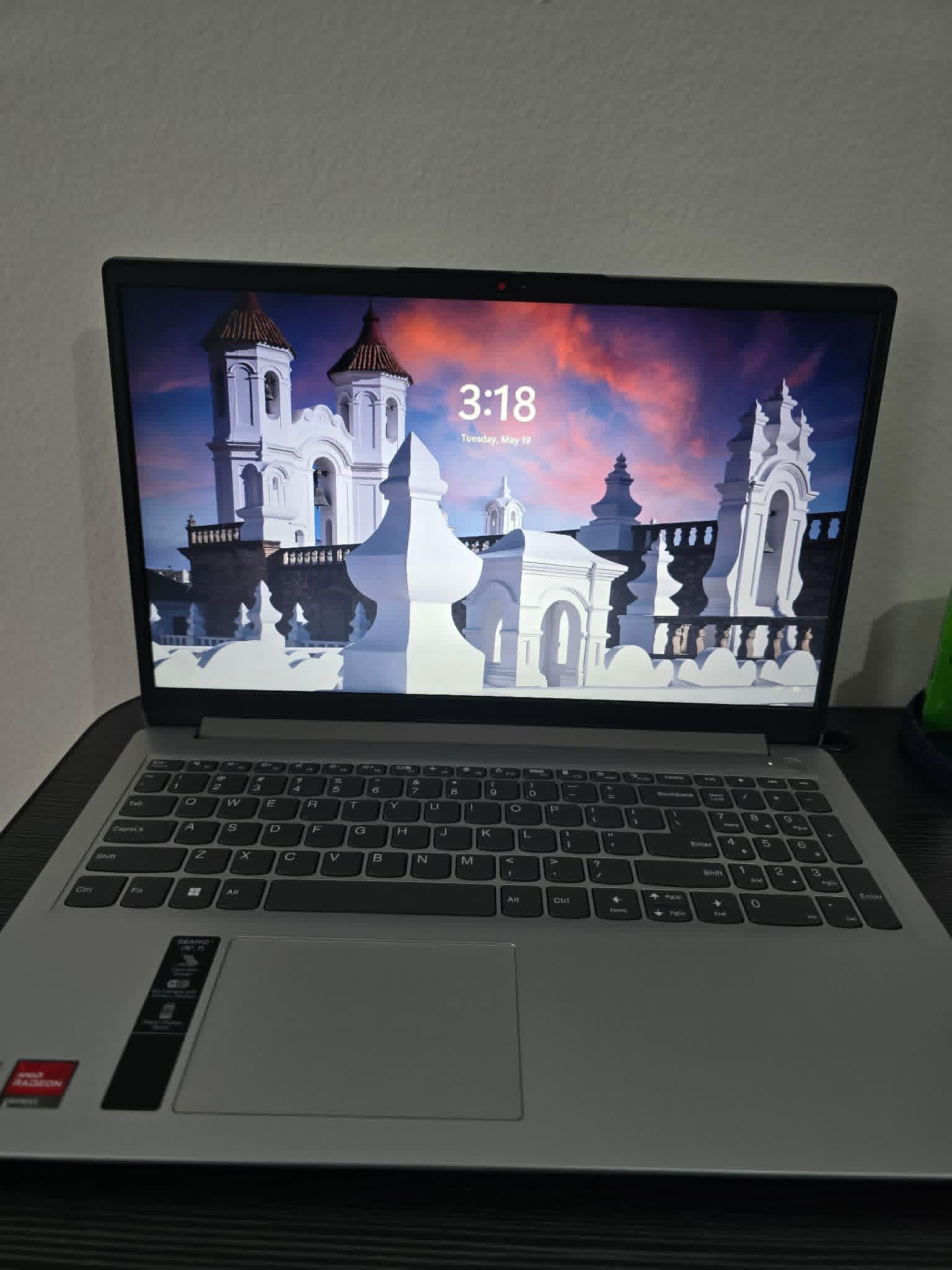 Se-prodavaat-3-Laptopi-so-prostor-za-dogovor