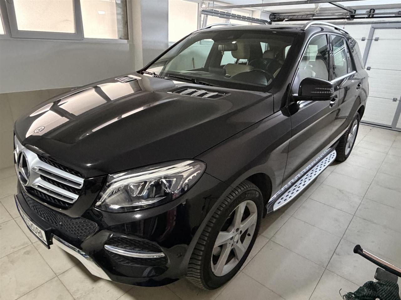 Mercedes-benz-GLE-250d--full-oprema--gumi-all-seasons