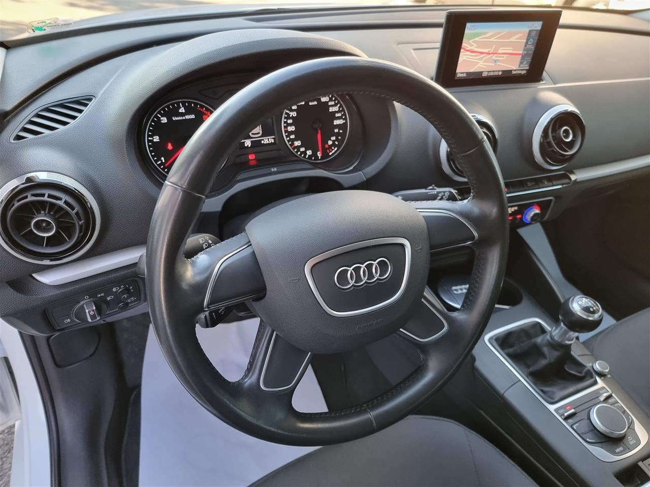 AudiI-A-3-2-0-TDI-150-KS-EU-6b-sportback-navi-2015-Vip-Auto