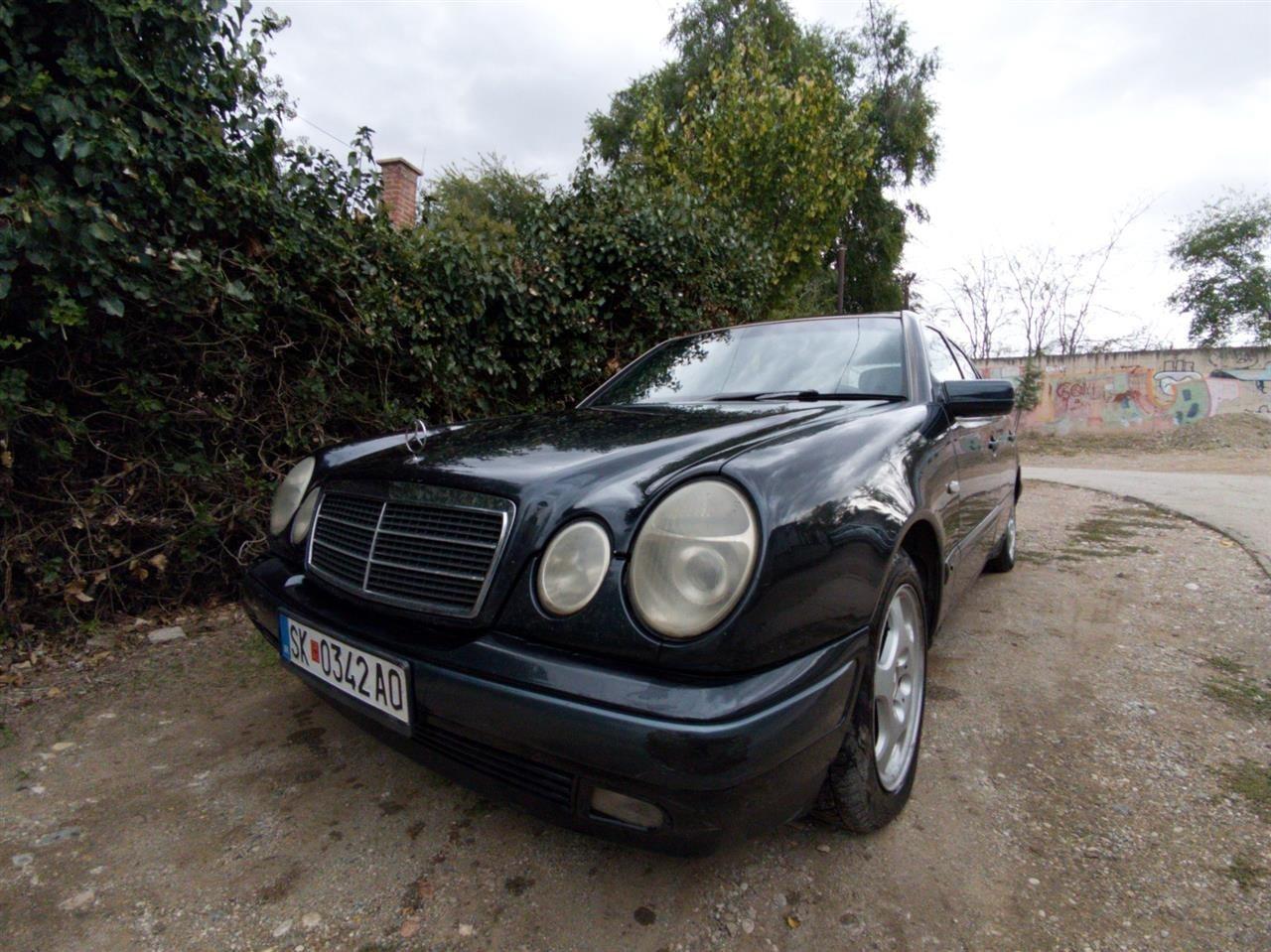 Mercedes-E220-1996