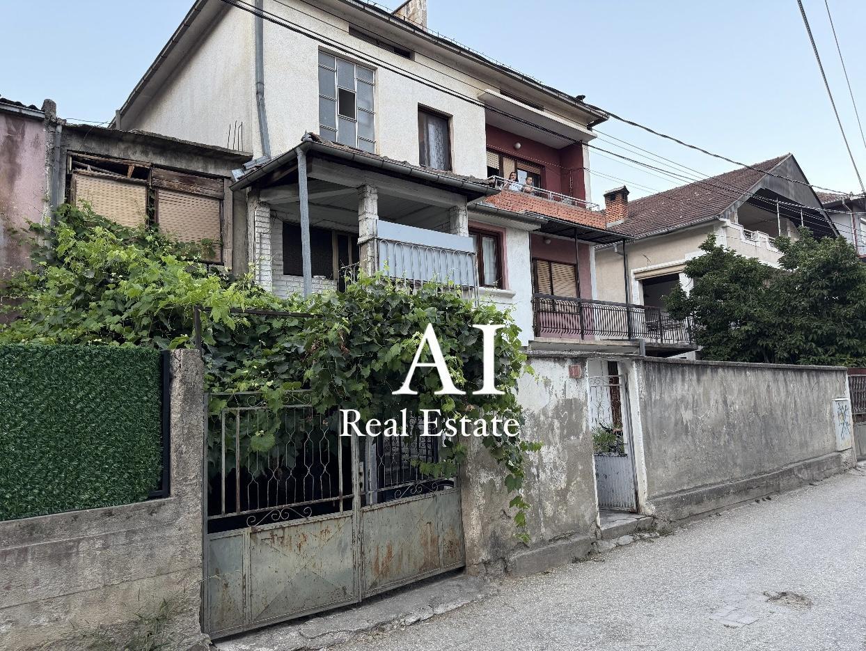 AIRealEstate-prodava-kuqa-so-dvor-vo-Reçica