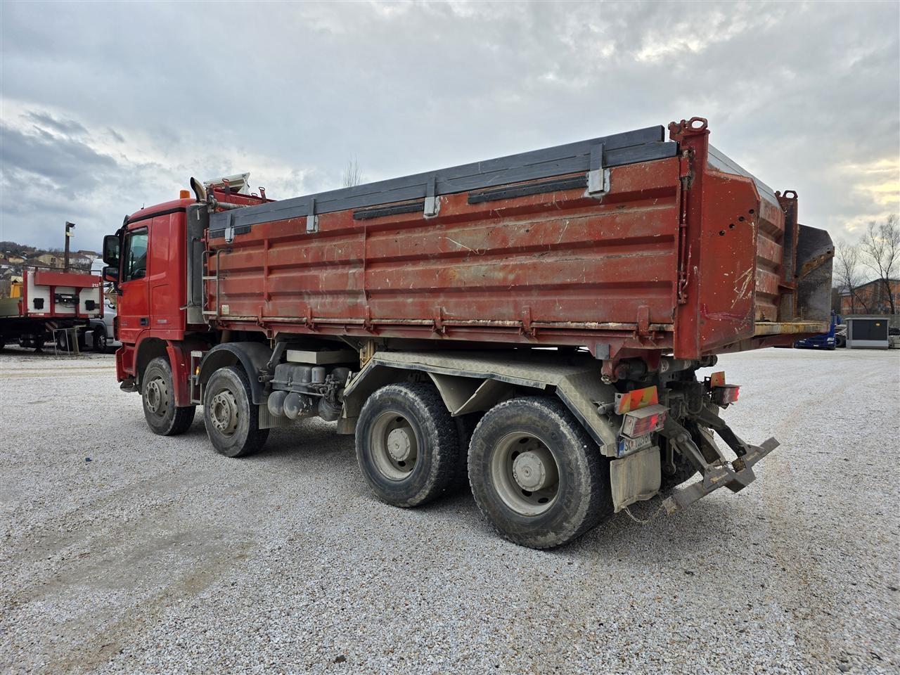 Mercedse-Aktros-41-41-mod-2012-go