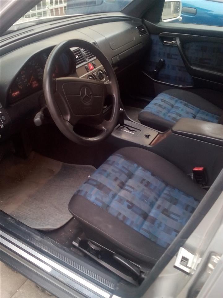 Mercedes-C250--96