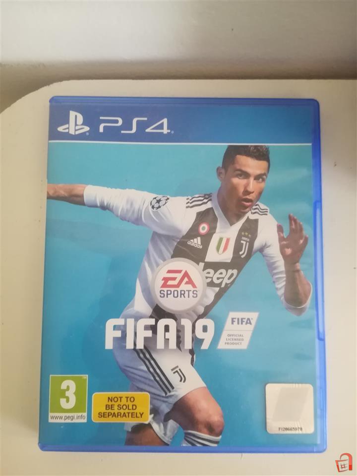 Ps4 pro store fifa 19 bundle