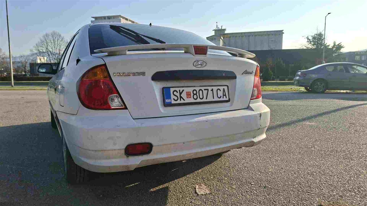 HYNDAI-ACCENT-2004-g-117-000-km-PRV-SOPSTVENIK