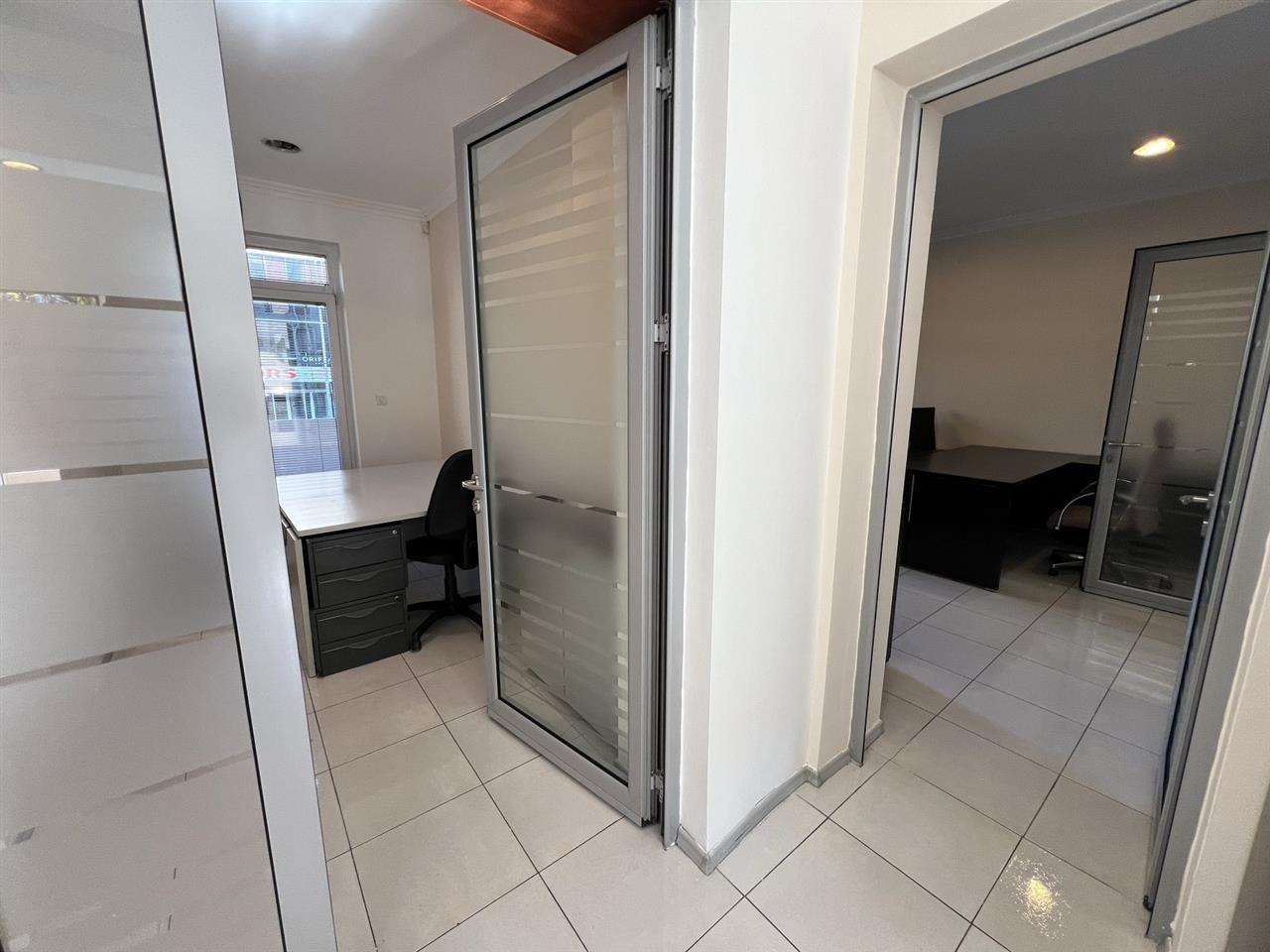 Namesteni-kancelarii-75m2-vo-Centar-kaj-AMSM