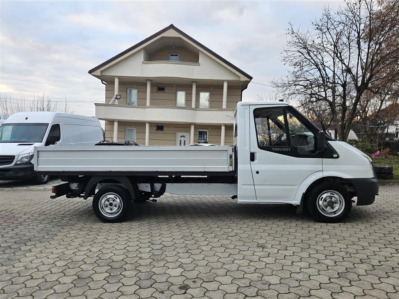 FORD-TRANSIT-2-2-TDCI-KAMJONETA