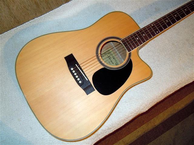 NOVA AKUSTICNA GITARA