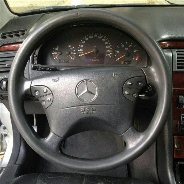 Mercedes-Benz-E-220-CDI--00