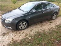 PRODAVAM OPEL INSIGNIA