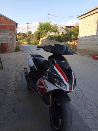 Se-prodava-aprilia-sr-50-2010godini-