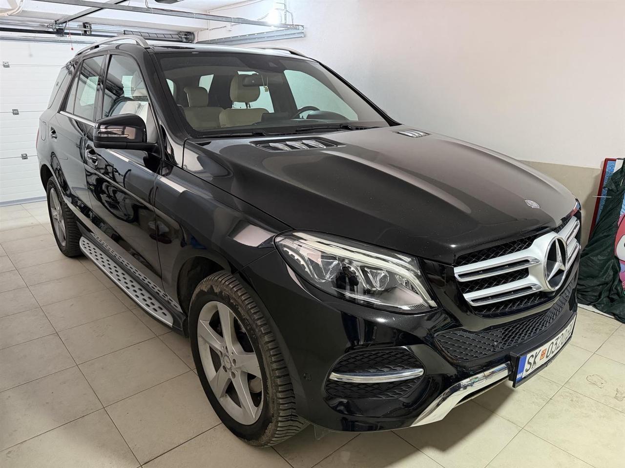 Mercedes-benz-GLE-250d--full-oprema--gumi-all-seasons