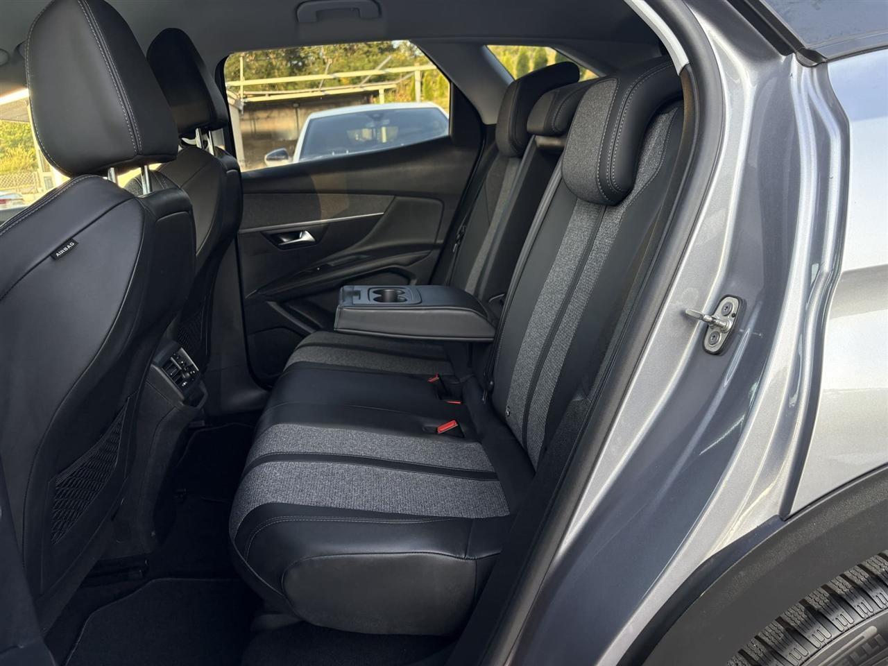 PEUGEOT-3008-1-5-BLUEHDI-130KS-2020g-EAT8-ALLURE