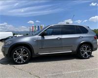 BMW X5 2011.   306 KS