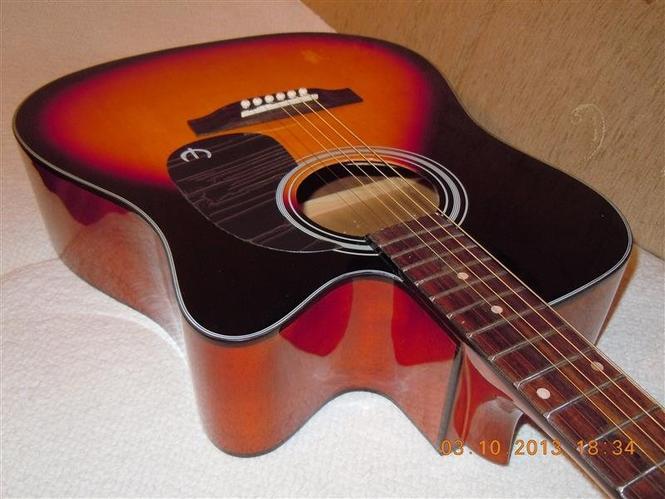 NOVA AKUSTICNA GITARA