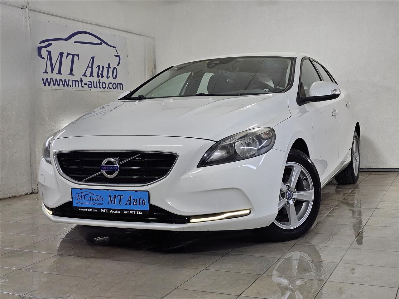 VOLVO-V40-1-6D-115-KS-DIGITAL-LED-NAVI-KAMERA---13-MT-Auto