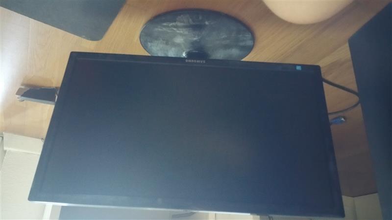 KOMPLET-desktop-kompjuter-so-gejmerska-oprema