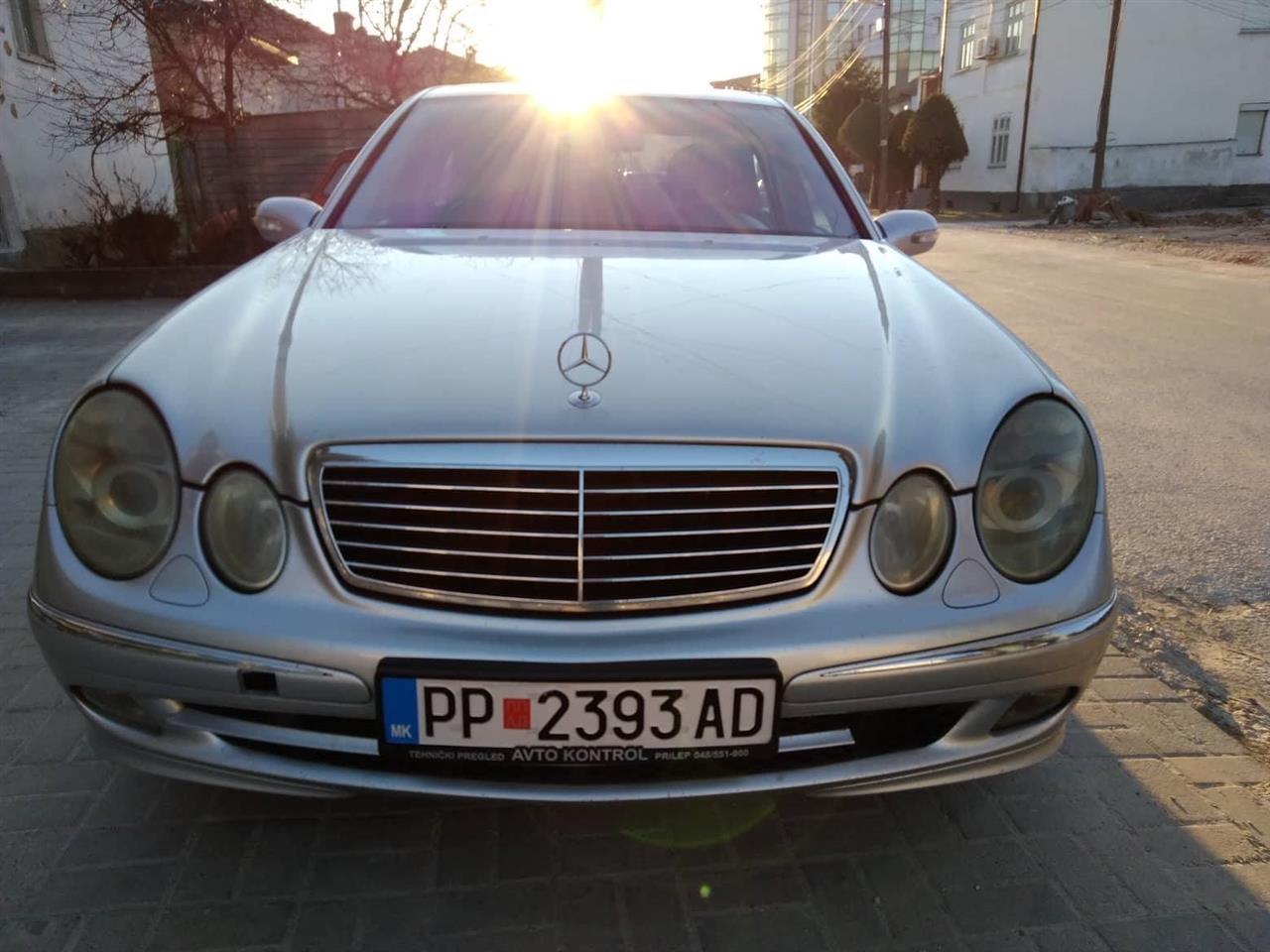 Mercedes-Benz-E220-CDI-
