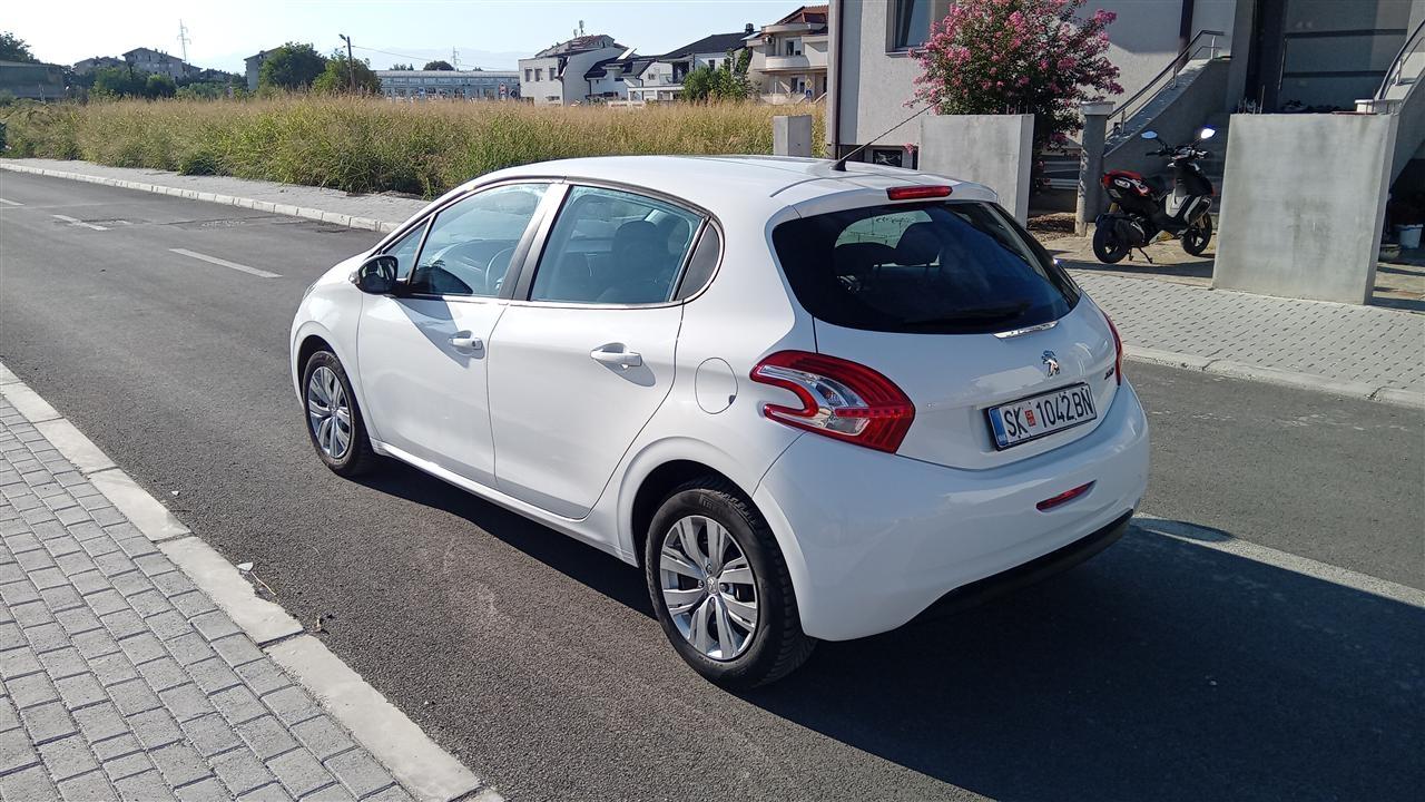 Peugeot-208-Kako-nova-2014-ta-za-pochetnici