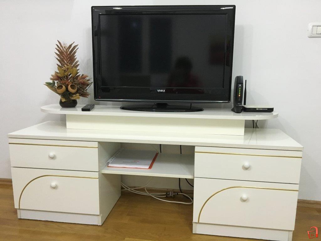 Komoda Za Televizor I Staklena Klub Masa Skopje