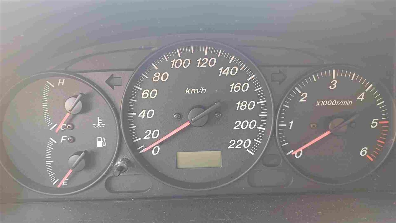 SE-PRODAVA-MAZDA-626