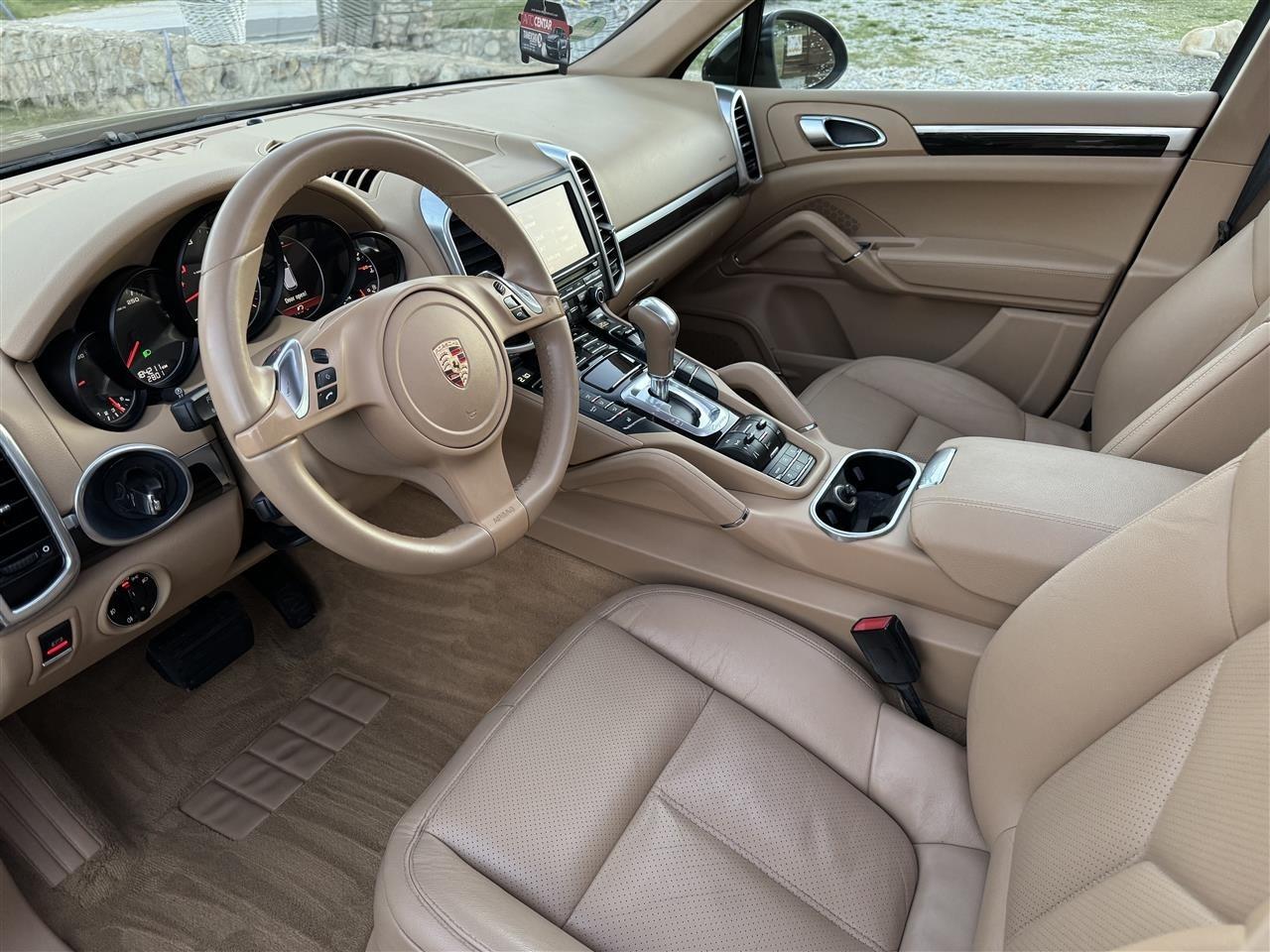 PORSCHE-CAYENNE-3-0D-240KS--8G-TRONIC--PLATINUM-EDITION-