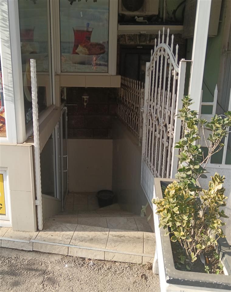 IZDAVAM--DUKAN-STROG-CENTAR-GARNIZON-DO-DUKAN--MICE-