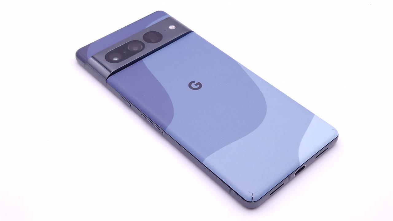 Google-Pixel-7-Pro-black-kako-nov-256GB-12Gb-ram-od-USA