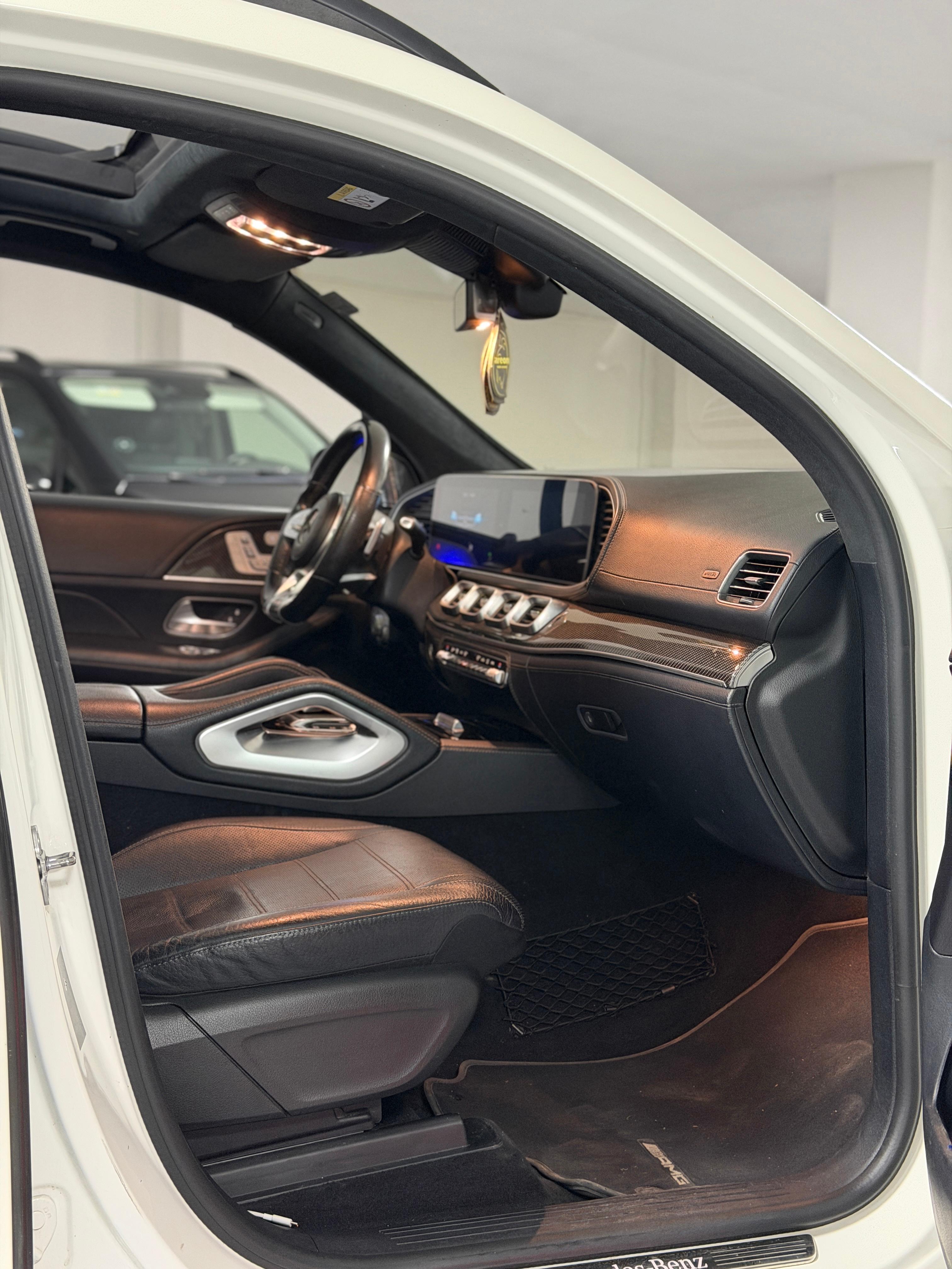 Mercedes-Benz-GLS-400d-4MATIC-330kc-AMG-2020-Godina